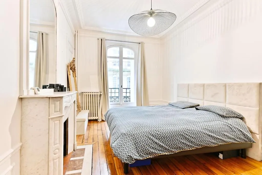 Appartement Haussmannien 17Eme Arrondissement Paris 0*,  France